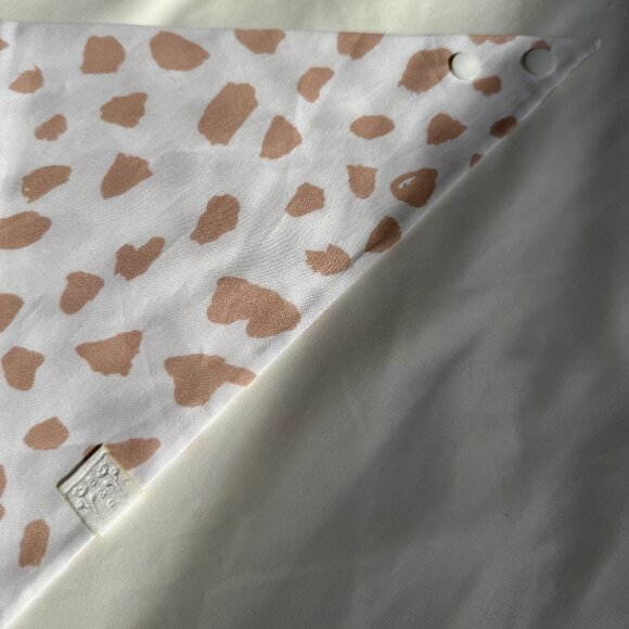 NWT Blush & Fluff Strawberry Cow Print Dog Bandana, White and Pink, Size M - Picture 6 of 16
